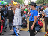 Weltfest am Boxhagener Platz 2013 - Seiltanzen mit Zirkus Zack